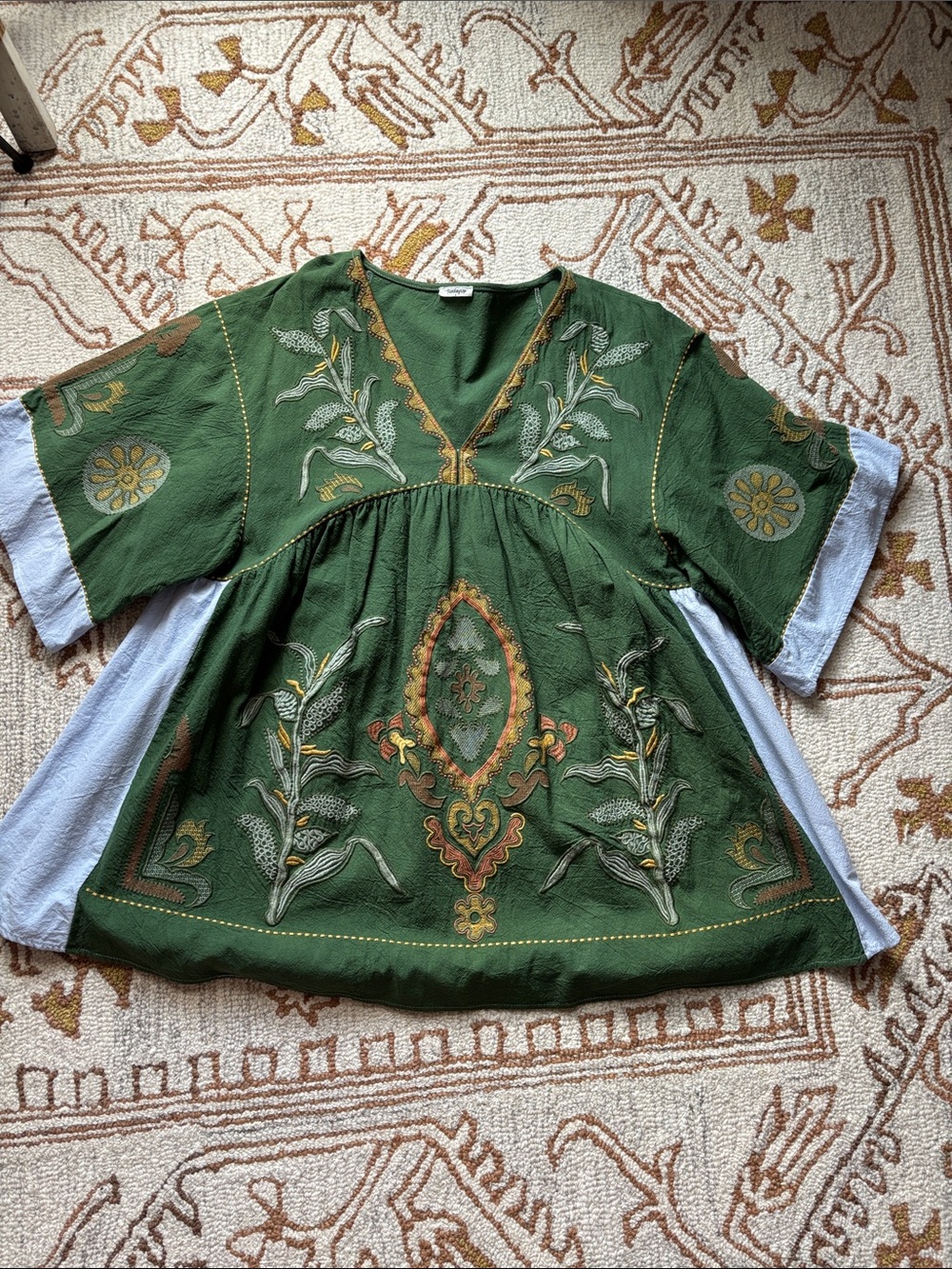💚SUNDAYUP Embroidered Green Mini Dress with Floral Motif